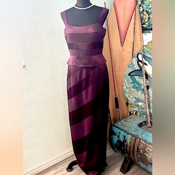 🍷Montage Mon Cherie, Stunning Formal Gown, Elegant, Classic & Timeless, Size 12 - Picture 2 of 10